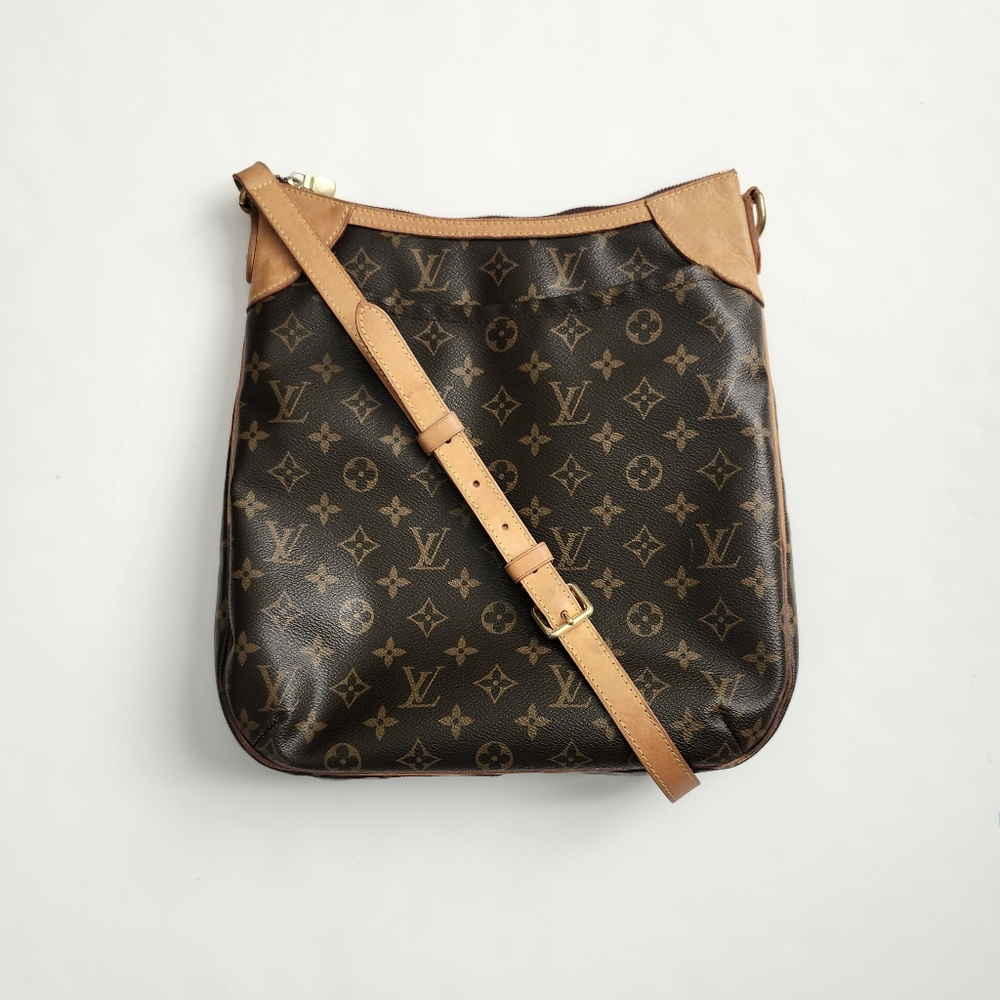 Louis Vuitton Monogrammed Odeon crossbody - Picture 14 of 14